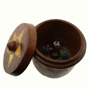 VASO IN TERRACOTTA CON COPERCHIO