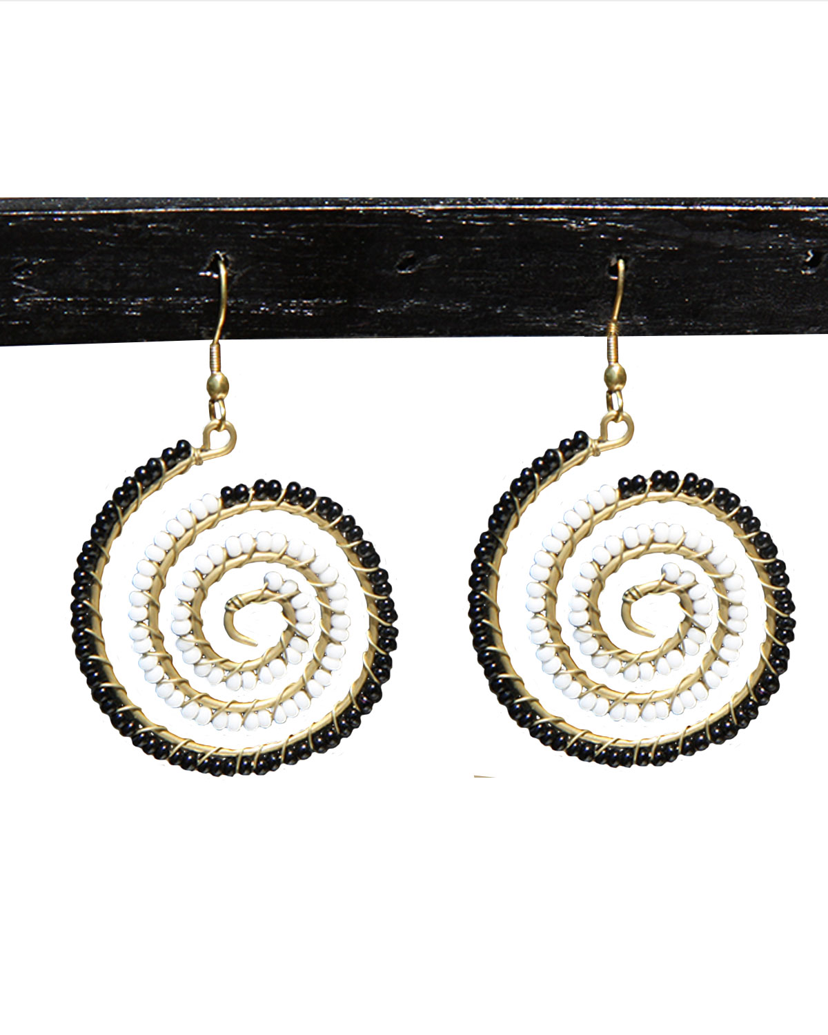 Orecchini Pendenti In Legno Fusion - Perline Arancione/Nero/Oro, Chiusura Argento, Lunghezza 40mm - Stile Boho