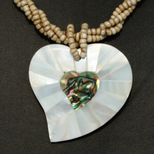 SET COLLANA E ORECCHINI IN MADREPERLA CUORE
