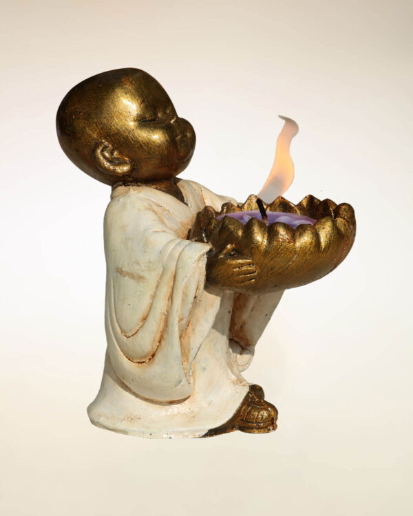 BUDDHA IN RESINA DIPINTA BAMBINO CON PORTACANDELE CM 15
