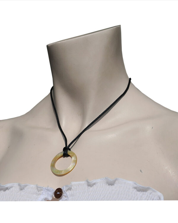COLLANINE FILO CON CIONDOLO IN MADREPERLA