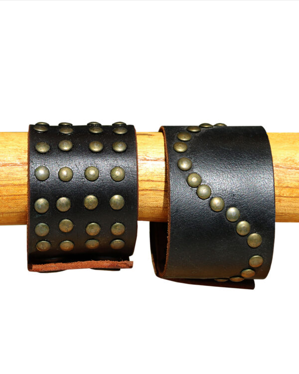 BRACCIALETTI IN CUOIO BORCHIATI ALTI