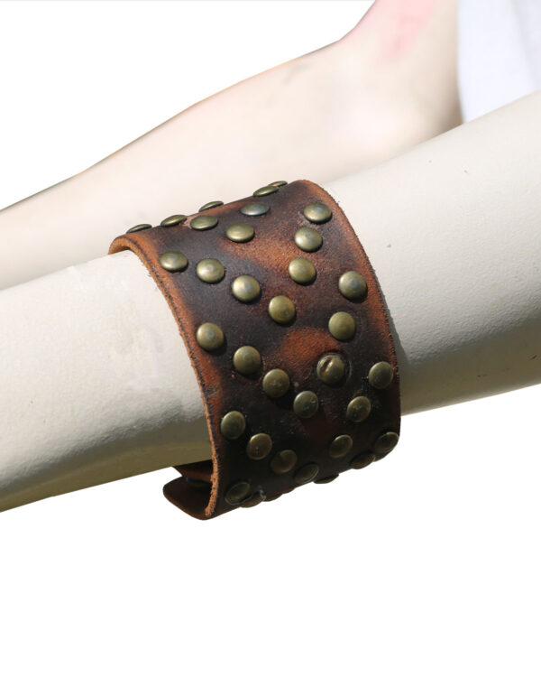 BRACCIALETTI IN CUOIO BORCHIATI ALTI