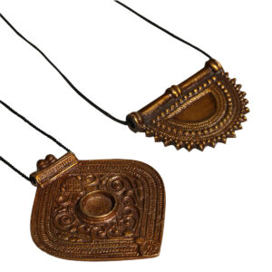 CIONDOLI  IN OTTONE INDIA ORO ANTICO DECORI GITANI