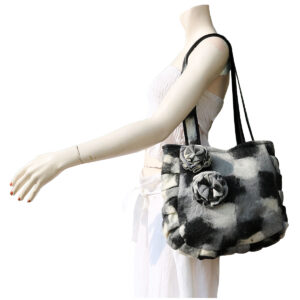 BORSA IN LANA COTTA CON 2 FIORI STRATIFICATI ONDULATI