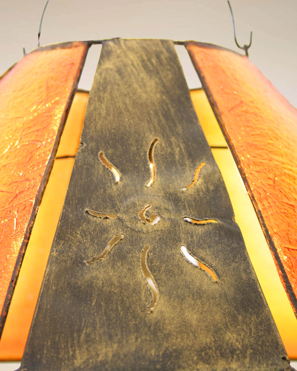 4046_2 LAMPADARIO IN FIBRA DI VETRO E FERRO A SPICCHI VERTICALI CM 50