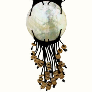 COLLARI  LAVORATI A MACRAME' E MADREPERLA